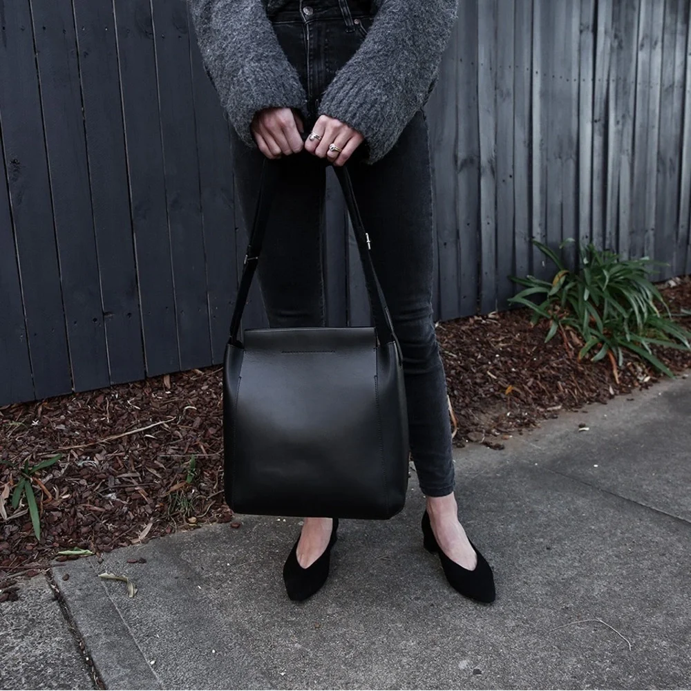 Everlane The Form Black Leather Adjustable Strap Bag - Picture 4 of 9